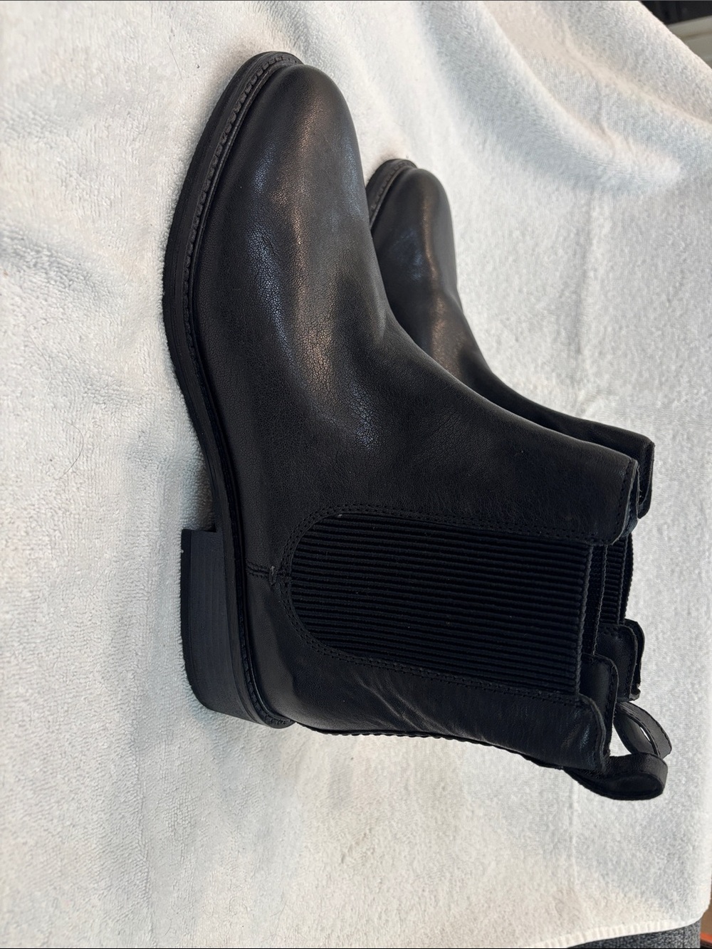 Clarks Black Leather Chelsea Ankle Boots - Slip-On Booties